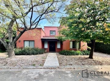 Casa · 232m² · 5 Ambientes · 2 Cocheras · Casa en Venta, Vista a Laguna, 4 Dorm., Pileta