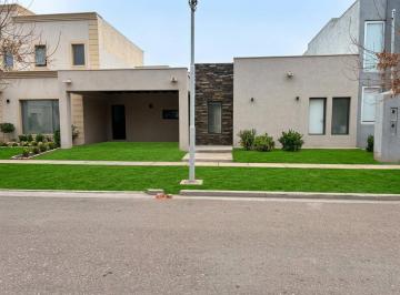 Casa · 130m² · 5 Ambientes · 2 Cocheras · Casa en Mayor Drummond