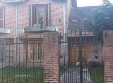 Casa · 180m² · 4 Ambientes · Chalet en Dos Plantas con Garage Doble y Jardín – Excelente Zona en José Mármol