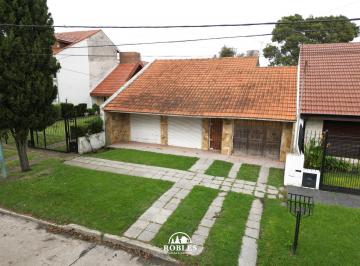 Casa · 120m² · 3 Ambientes · Chalet en El Barrio Parque Luro