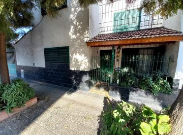Casa · 217m² · 5 Ambientes · 2 Cocheras · Venta Casa 5 Amb San Justo Quincho Cochera Patio