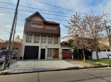 Casa · 221m² · 4 Ambientes · 1 Cochera · Venta Deposito Gerli con Casa 4 Ambientes