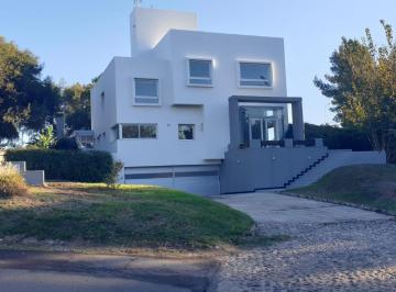 Casa de 5 ambientes, Córdoba · Casa en Venta o Alquiler en Barrio Lomas de La Carolina