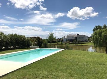 Casa · 145m² · 4 Ambientes · 2 Cocheras · Venta Casa a La Laguna en San Benito Villanueva Tigre