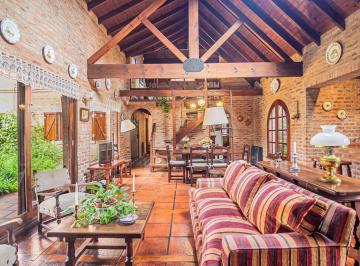 Casa · 192m² · 5 Ambientes · 3 Cocheras · Casa de 5 Ambientes de Alma Rústica en El Estribo, Pilar
