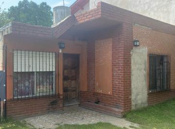 Casa · 120m² · 2 Ambientes · 1 Cochera · Casa en Llavallol