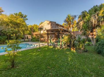 Casa · 261m² · 4 Ambientes · 1 Cochera · Venta Casa 4/amb C/dep Pileta Los Quinchos Pilar