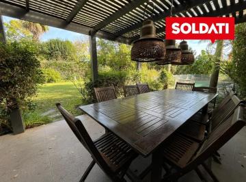 Casa · 190m² · 5 Ambientes · 2 Cocheras · Casa en Venta en Laureles - Hermoso Jardin