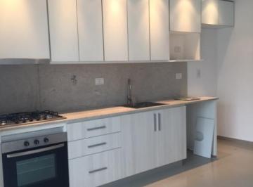 Casa · 151m² · 5 Ambientes · 2 Cocheras · Venta Triplex 5amb C/2cocheras y Jardin Apto Credito