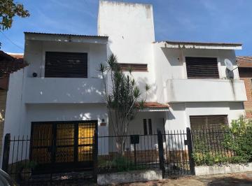 Casa · 180m² · 5 Ambientes · 3 Cocheras · Hermosa Casa en Olivos.