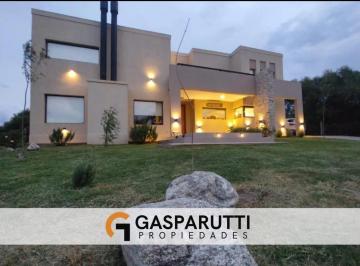 Casa · 311m² · 5 Ambientes · 6 Cocheras · Casa Moderna en Venta en Merlo, San Luis con Pileta