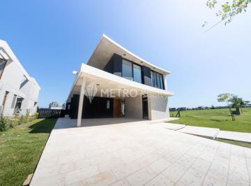 Casa · 429m² · 6 Ambientes · 4 Cocheras · Casa en Venta 8 Ambientes en Nordelta Los Puentes