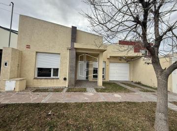 Casa · 150m² · 3 Ambientes · 1 Cochera · Alquiler - Casa 2 Dorm. - Barrio Los Olmos - A051