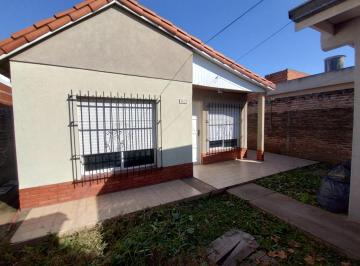 Casa · 110m² · 3 Ambientes · 1 Cochera · Casa en Villa España, Berazategui
