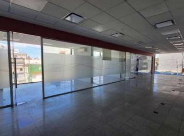 Local comercial · 645m² · Excelente Local Comercial en La Mejor Esquina de Banfield
