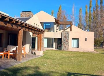 Casa · 311m² · 6 Ambientes · 2 Cocheras · Casa en Vistalca Country