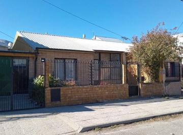 Casa · 90m² · 4 Ambientes · 1 Cochera · Casa en Esquel - 3 Dorm. - Apto Crédito