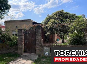 Casa · 180m² · 2 Ambientes · Casa en Venta con Fondo Libre en Alejandro Korn – Oportunidad Única