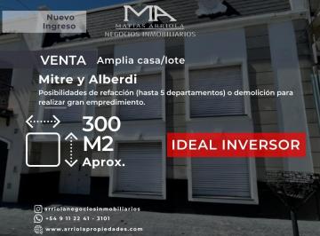 Casa · 300m² · 8 Ambientes · 2 Cocheras · Casa en Quilmes