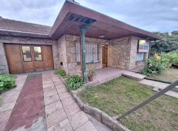 Casa de 3 ambientes, La Matanza · Venta - Amplio Chalet 3amb con 2 Cocheras, Quincho, Parque y Parrilla! C. Evita