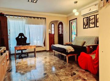 Casa · 168m² · 5 Ambientes · 1 Cochera · Casa en Venta en Villa Linch de 5 Ambientes