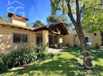 Casa · 286m² · 5 Ambientes · 4 Cocheras · Casa Quinta en Venta 5 Ambientes Parque Leloir
