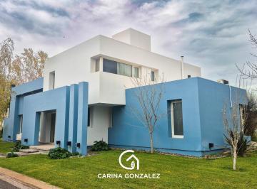 Casa · 218m² · 4 Ambientes · 3 Cocheras · Casa - Valentina Norte Urbana
