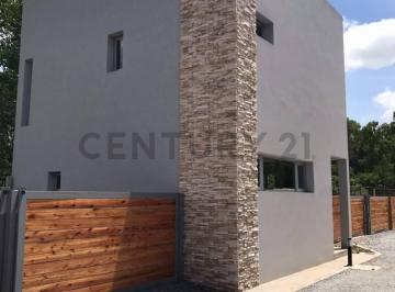 Casa · 95m² · 3 Ambientes · 2 Cocheras · Duplex de Dos Dorm. en Venta en Gonnet