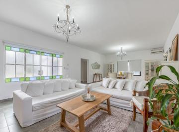 Casa · 180m² · 4 Ambientes · 2 Cocheras · Venta Casa 4 Amb C/pileta Parrilla La Emilia Pilar