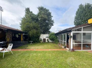 Casa · 220m² · 4 Ambientes · 3 Cocheras · Venta Casa 5 Ambientes Jardín Quincho en Villa Clubes