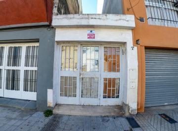 Casa · 95m² · 4 Ambientes · 1 Cochera · Venta Casa a Reciclar con Cochera y Patio!