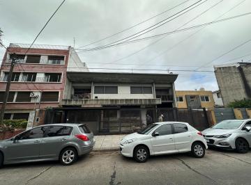 Edificio · 717m² · 15 Cocheras · Oficinas en Alquiler - 868 m² - Lote Propio Sin Expensas - 15 Cocheras.