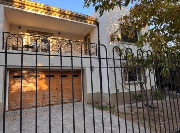 Casa · 301m² · 5 Ambientes · 4 Cocheras · Casa en Venta Barrio Manzanar 7 Cipolletti