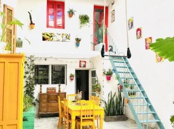 Casa · 218m² · 11 Ambientes · Casa en Planta Alta Reciclada a Nuevo de Estilo Artistico / Ideal Para Familia / Estudio / Emprendi
