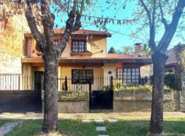Casa · 165m² · 5 Ambientes · Chalet 5 Ambientes - Excelente Ubicacion!