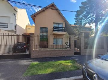 Casa · 300m² · 8 Ambientes · Chalet 8 Ambientes Refaccionado a Nuevo! Permuta