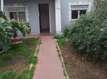 Casa · 90m² · 3 Ambientes · Casa 3 Ambientes a Reciclar! Lote de 8,66 X 44