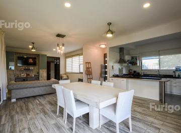 Casa · 332m² · 10 Ambientes · 2 Cocheras · Casa en 3 Dorm. en Soldini - Barrio Las Pérgolas