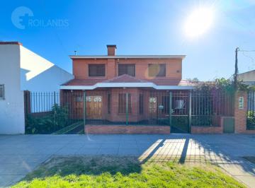 Casa · 163m² · 5 Ambientes · 1 Cochera · Venta Casa 5 Ambientes con Parrilla, Pileta y Cochera en Lomas de Zamora