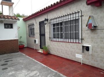 Casa · 45m² · 4 Ambientes · Casa en Venta - 3 Dorm. 2 Baños - 60 m² - Santa Teresita
