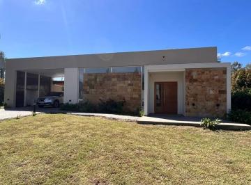 Casa · 132m² · 5 Ambientes · Casa en Venta - 3 Dorm. 2 Baños - 932 m² - Arturo Seguí, La Plata