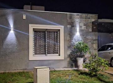 Casa · 100m² · 5 Ambientes · 1 Cochera · Venta Casa Natania 58 Drummond Lujan de Cuyo