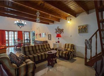 Casa · 212m² · 4 Ambientes · 1 Cochera · Venta Casa 4 Amb Constitución Parque Permuta