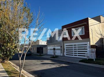 PH · 187m² · 5 Ambientes · 1 Cochera · Venta Dúplex B° Altos del Limay