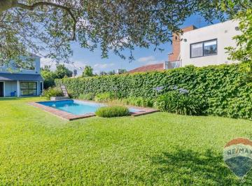 Casa · 150m² · 5 Ambientes · 1 Cochera · Casas en Venta de 3 Dorm. en Hernandez