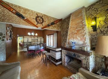 Casa · 139m² · 3 Ambientes · 2 Cocheras · Chalet 3 Ambientes 2 Plantas Venta Rafael Calzada
