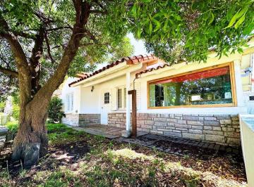 Casa · 73m² · 3 Ambientes · 1 Cochera · Casa Acantilados 300 Mtrs Mar