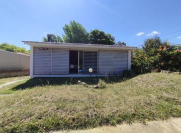 Casa · 160m² · 3 Ambientes · 1 Cochera · Alquiler Anual Dos Dorm. en Piriápolis
