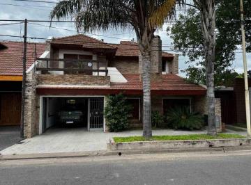 Casa · 236m² · 7 Ambientes · 1 Cochera · Casa en Venta en Pergamino con Pileta