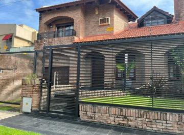 Casa · 350m² · 4 Ambientes · 3 Cocheras · Excelente Propiedad en Alquiler en La Florida